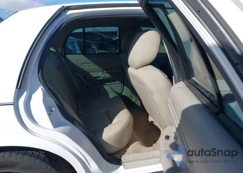 2011 Ford Crown Victoria Police Interceptor z USA, uszkodzony, nr VIN 2FABP7BV8BX179341